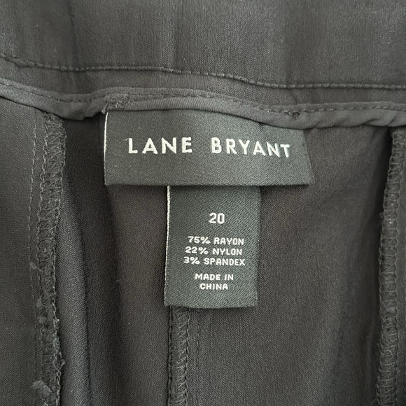 Lane Bryant Black 4 Season Slim Capri Mid Size. Button/ 2 Hook Closure. Size 20 - Picture 7 of 11